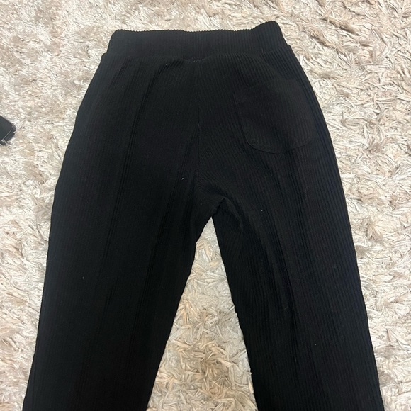 ALO Yoga Muse Joggers - Picture 2 of 4